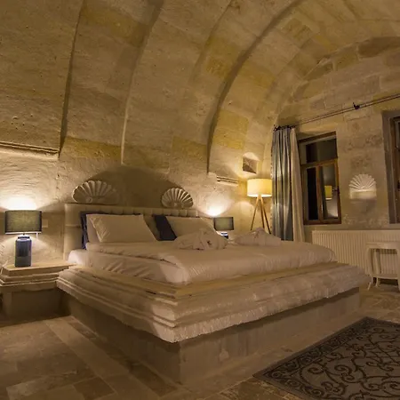 Azure Cave - Cappadocia ギョレメ
