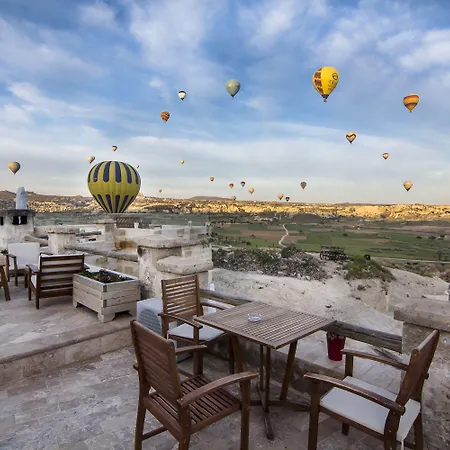 Azure Cave - Cappadocia ホテル ギョレメ